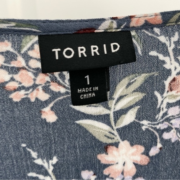 Torrid Babydoll Gauze Crochet Trim Lace-Up Top Size 1X - Picture 6 of 6